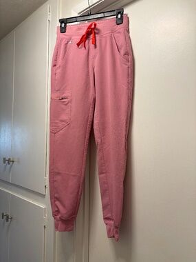 Figs scrubs - pink jogger pants - size XXS